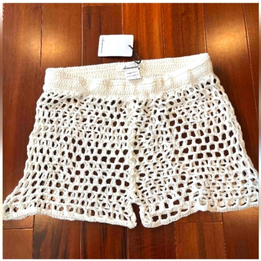 NWT OLIVACEOUS White Crochet Coverup Shorts Women’s